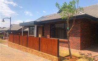 3 Bedroom House in Bronberg