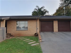 4 Bed House in Geelhoutpark