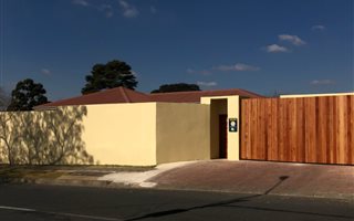 3 Bedroom House in Robertsham