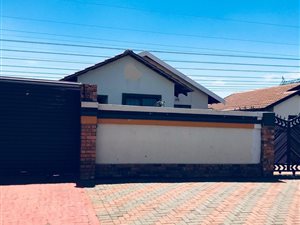 2 Bed House in Protea Glen