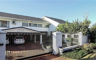 5 Bedroom House in Dan Pienaar
