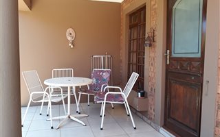 2 Bedroom Townhouse in Dan Pienaar