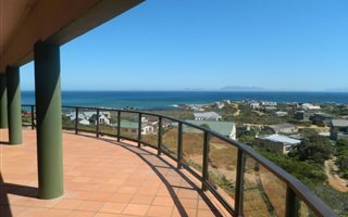 5 Bedroom House in Rooi Els