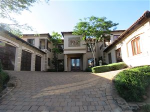 6 Bed House in Blue Valley Golf Estate