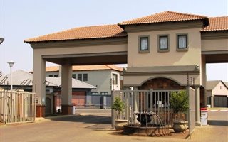 2 Bedroom Townhouse in Wierda Crest Estate