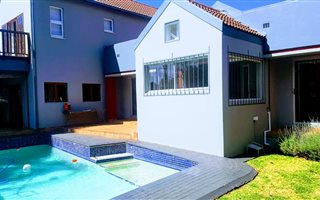 195 m² Commercial space in Zwartkop