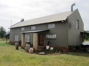 1.9 ha Farm in Boekenhoutskloof and surrounds