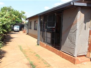 5 Bed House in Jan Niemand Park