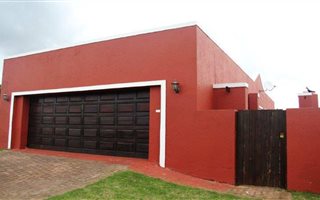 3 Bedroom Townhouse in Eike Park
