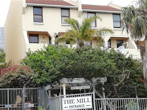 3 Bed Townhouse in Zonnebloem