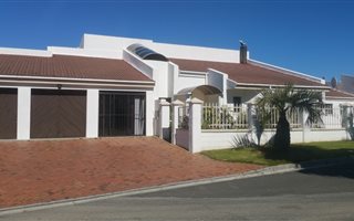 11 Bedroom House in Loevenstein