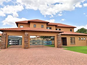 4 Bed House in Silver Lakes