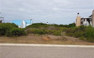 611 m² Land available in Boggomsbaai