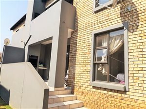2 Bed Apartment in Helderkruin
