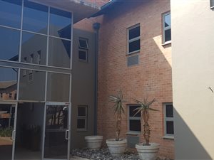 125 m² Commercial space in Silver Lakes