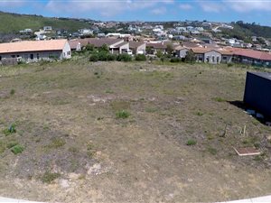 590 m² Land available in Plettenberg Bay