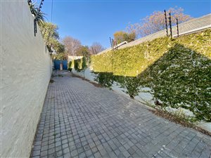 2500 m² Land available in Craighall Park