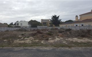 743 m² Land available in West Beach