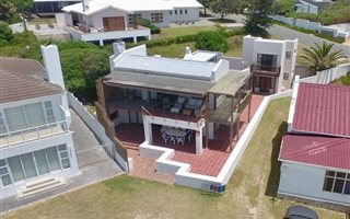 6 Bedroom House in Arniston