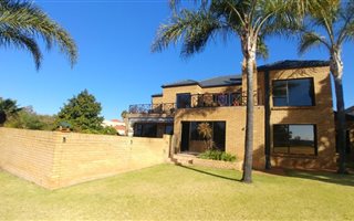4 Bedroom House in Centurion Golf Estate