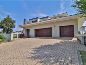 4 Bed House in Lombardy Estate