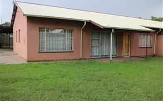 4 Bedroom House in Vanderbijlpark CW2