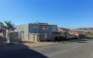 3 Bedroom Townhouse in Oakdene