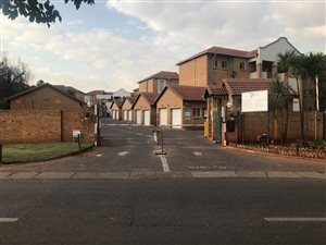 2 Bed Apartment in Die Hoewes