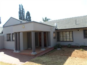 4 Bed House in Waterkloof Glen