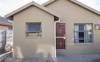 2 Bedroom House in Scottsdene