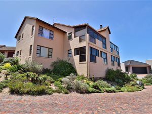 2 Bed Apartment in Mossel Bay Golf Estate
