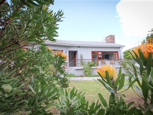 3 Bed House in Bergvliet