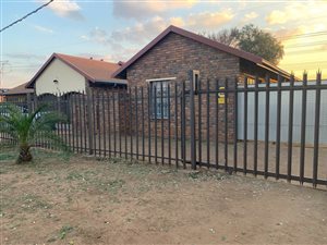 3 Bed House in Mayberry Park