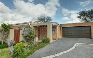 2 Bedroom Townhouse in Vredekloof Heights