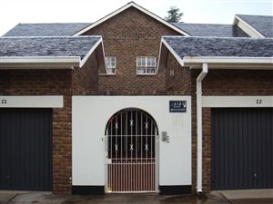 3 Bed Duplex in Waterkloof Glen
