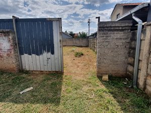 496 m² Land available in Lenasia