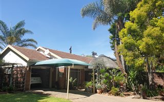 3 Bedroom House in Penina Park