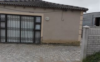 3 Bedroom House in Lovu