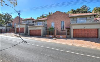3 Bedroom Townhouse in Oakdene