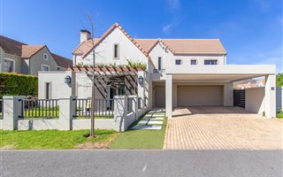 4 Bedroom House in Boschenmeer Golf Estate