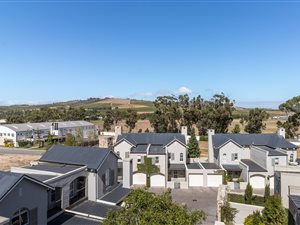 2 Bed Apartment in Nooitgedacht Estate