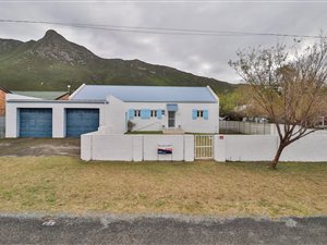 4 Bed House in Kleinmond
