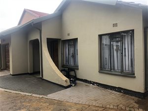 2 Bed House in Protea North