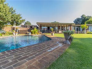 4 Bed House in Rowhill