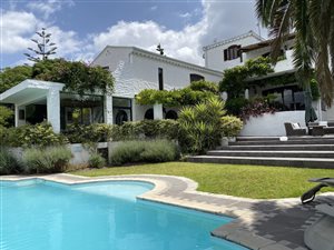 700 m² Commercial space in Somerset West Central