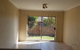 2 Bedroom Townhouse in Wilgeheuwel