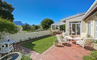 2 Bedroom Townhouse in Constantia