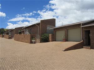 3 Bed Townhouse in Helderkruin