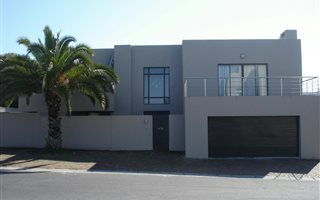 7 Bedroom House in Van Riebeeckstrand