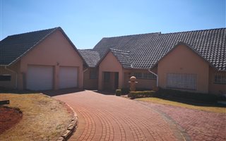 5 Bedroom House in Florida Hills